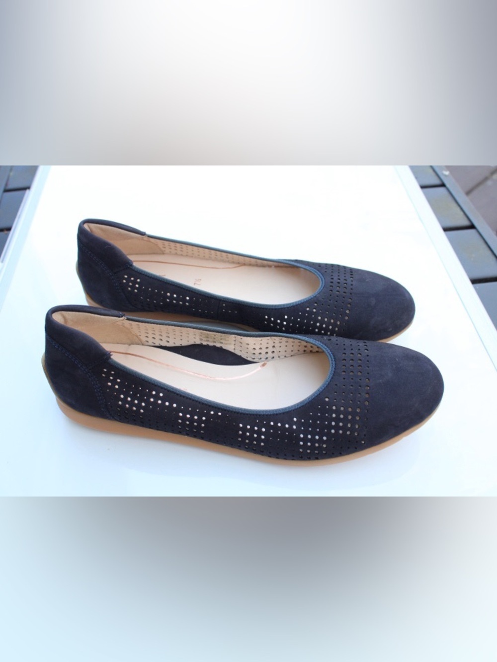 NWOT Ara Sarah flats